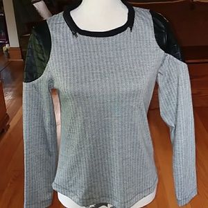 🌻W118 by Walter Baker small faux leather shoulder